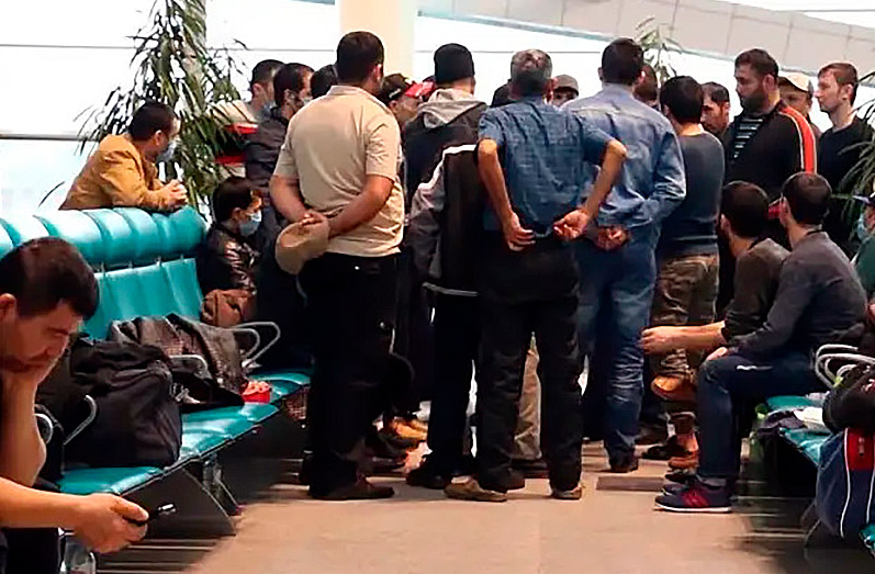 Özbekler çalışmak için gittikleri ülkeden akın akın kaçmaya başladı