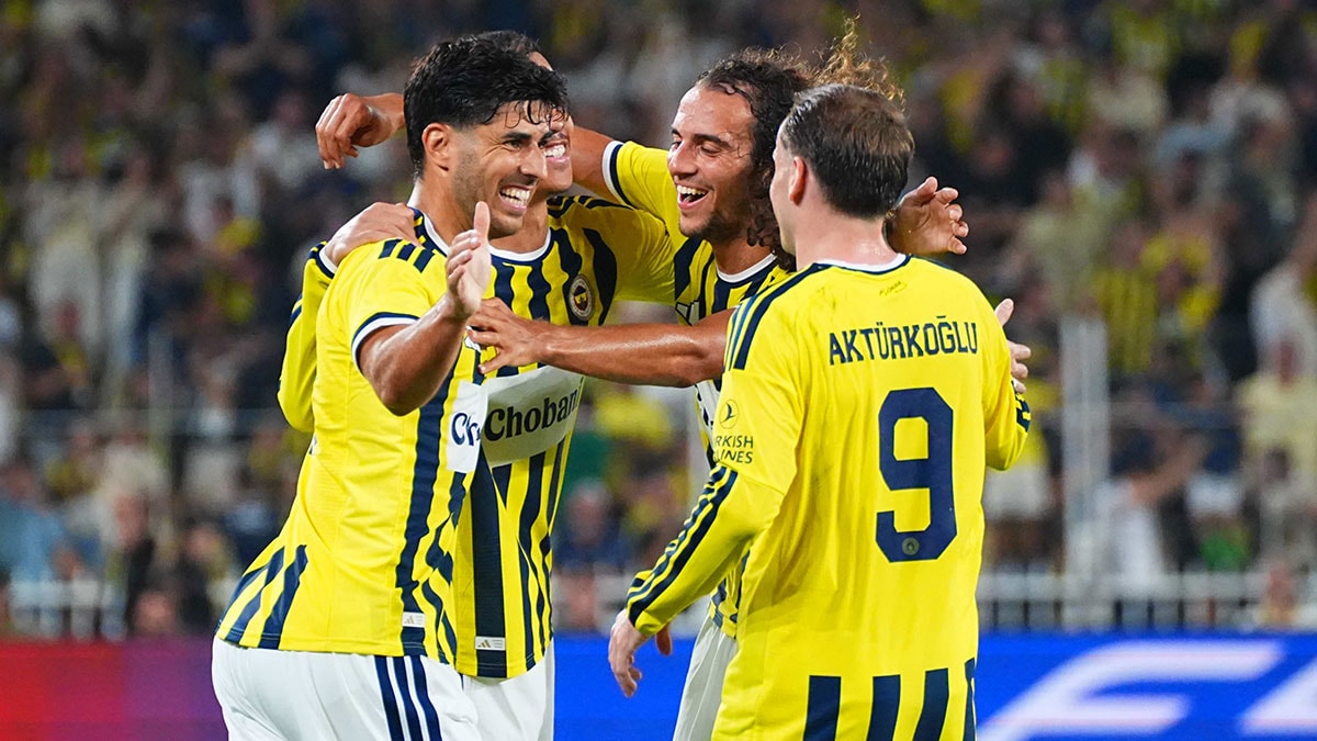 Fenerbahçe'nin mumla aradığı yıldız sahalara geri dönüyor