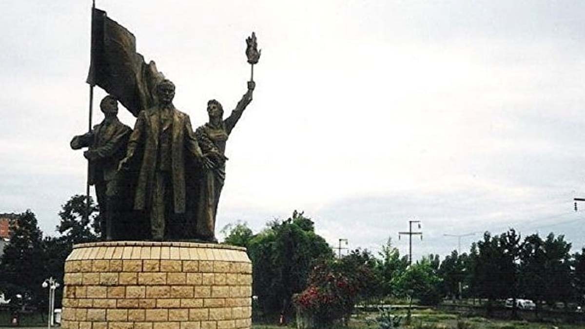 YENİ Partili Deniz’den Atatürk Anıtı tepkisi