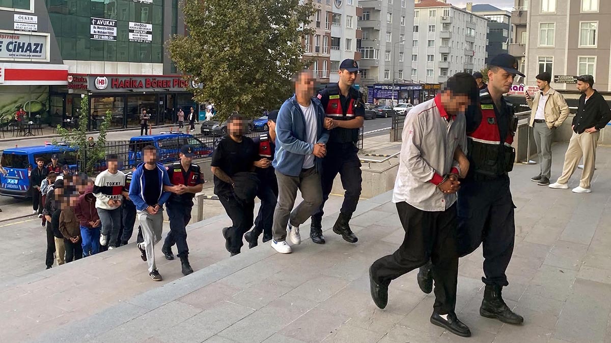 Hesaplarında 2,3 milyar liralık hareketlilik olan yasa dışı bahis şüphelilerine operasyon: 14 gözaltı