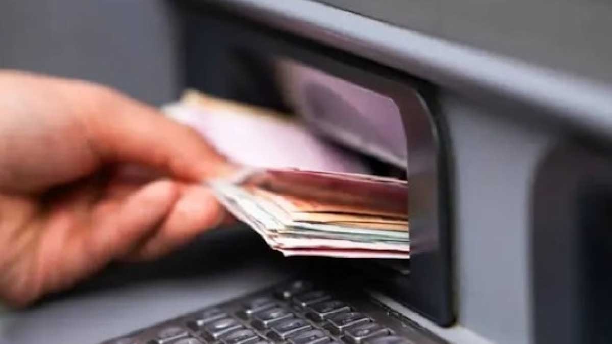 Halk 'sıra bizim paralara gelecek' diyerek hesapları boşaltıyor
