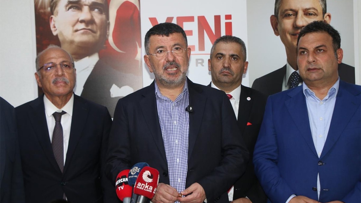 CHP'den istifa eden belediye başkanları Yeni Parti'ye katıldı
