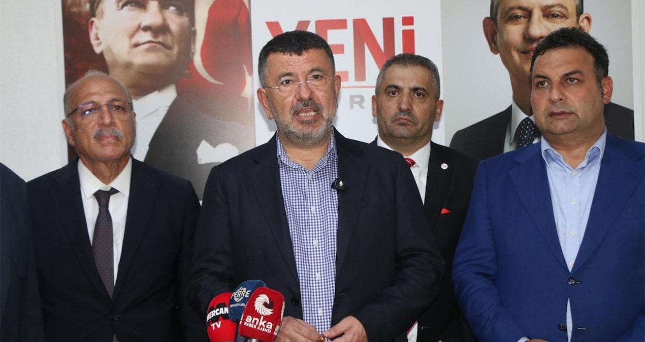 CHP'den istifa eden belediye başkanları Yeni Parti'ye katıldı