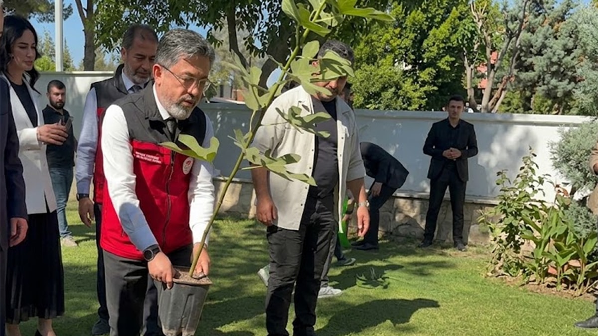 Fotoğrafın faturası protokol ekibine çıktı