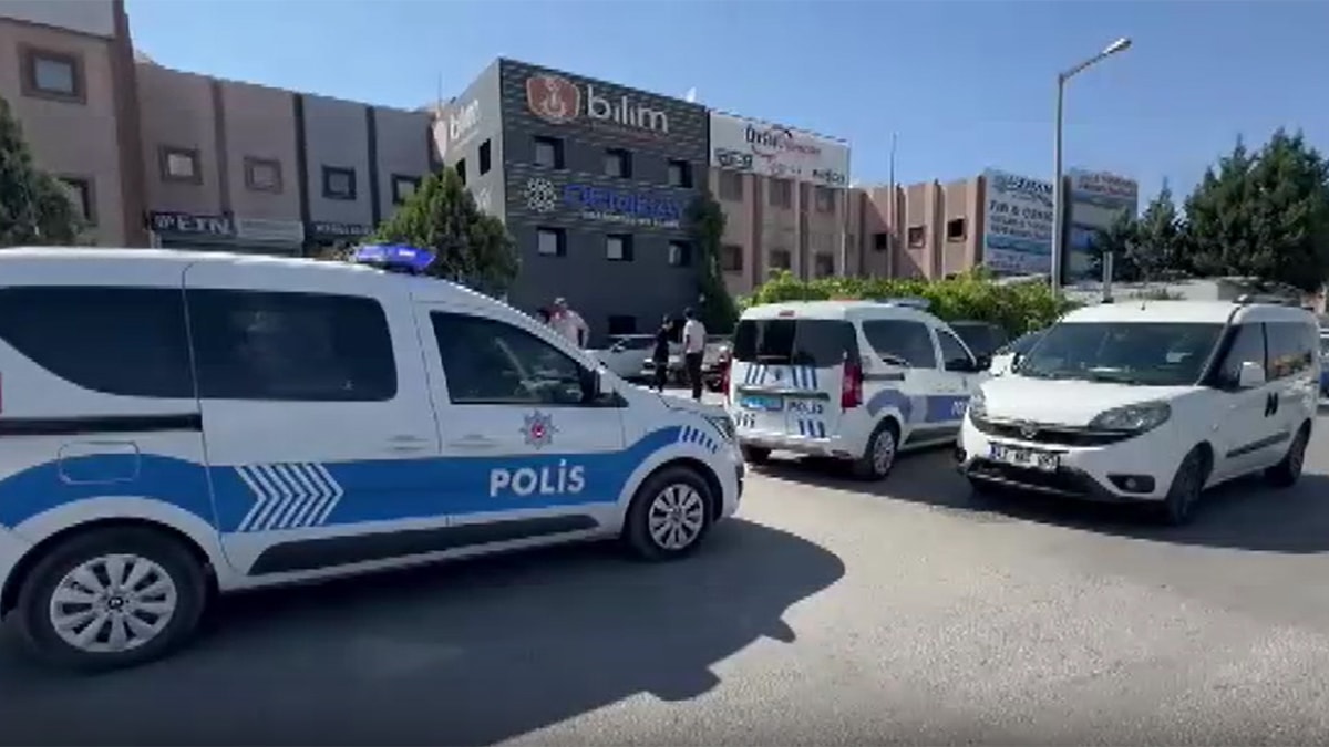 Borç kavgasında birbirini bıçakladılar