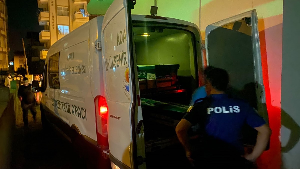 Boşandığı eşini öldürdü, oğlunu yaraladı, intihar etti