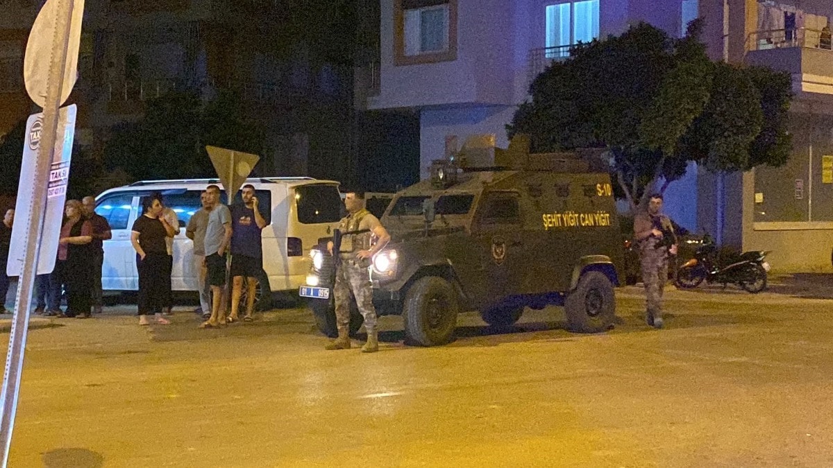 Boşandığı eşini öldürdü, oğlunu yaraladı, intihar etti