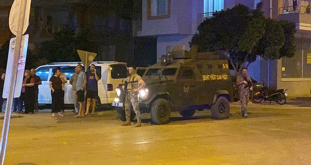 Boşandığı eşini öldürdü, oğlunu yaraladı, intihar etti