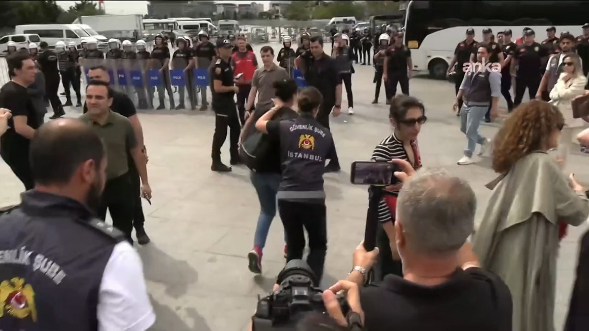 Çağlayan'da LGBTİ+ operasyonlarına basın açıklamasına polis müdahalesi: Çok sayıda gözaltı