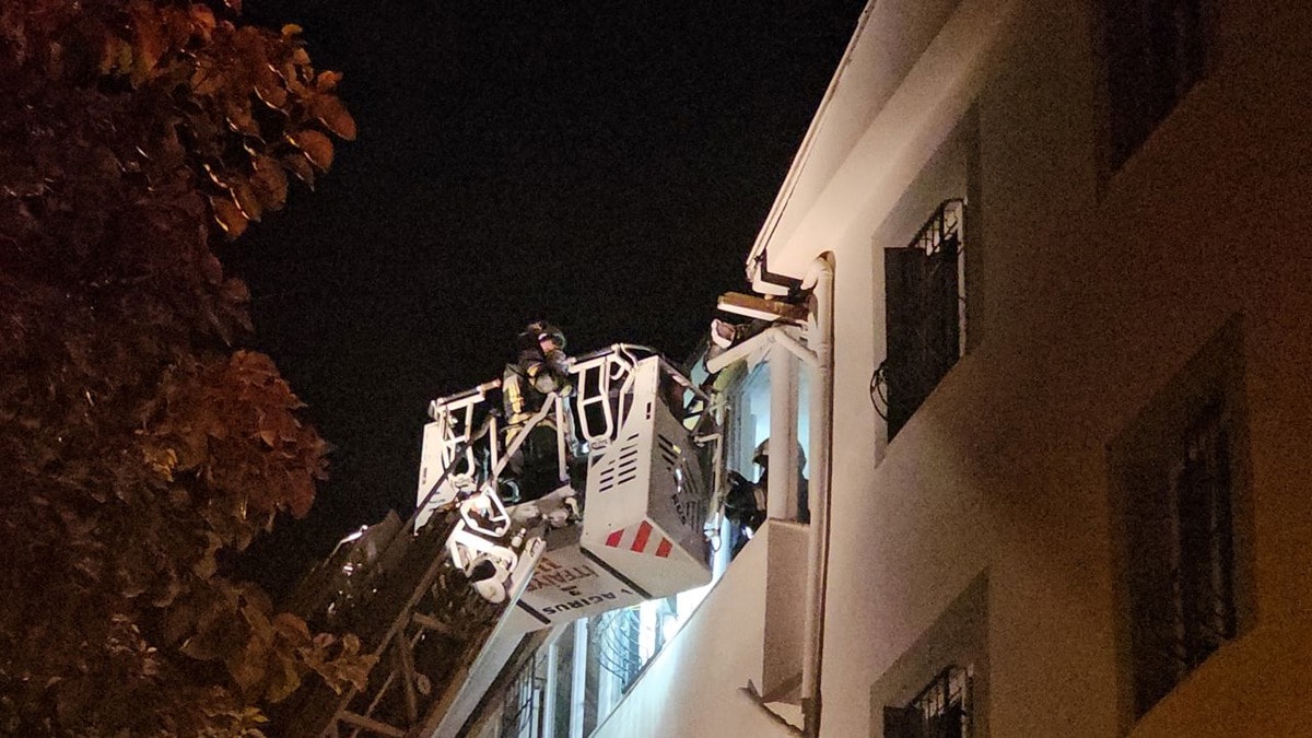 Çorum'da apartmanda yangın; 2'si çocuk 7 kişi dumandan etkilendi