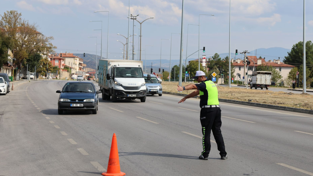 Yoldan geçerken gördüler: Dev kazanlar başında toplandılar