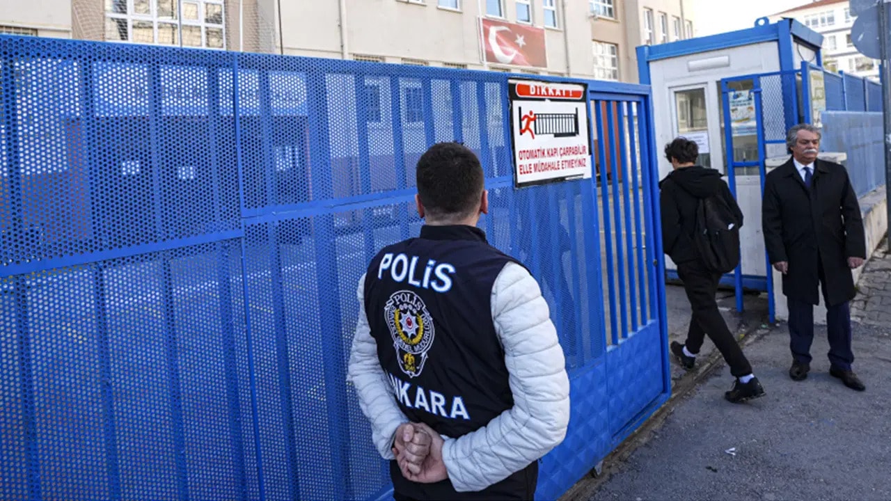 Okul çevrelerinde 7 aşamalı yeni dönem yarın başlıyor