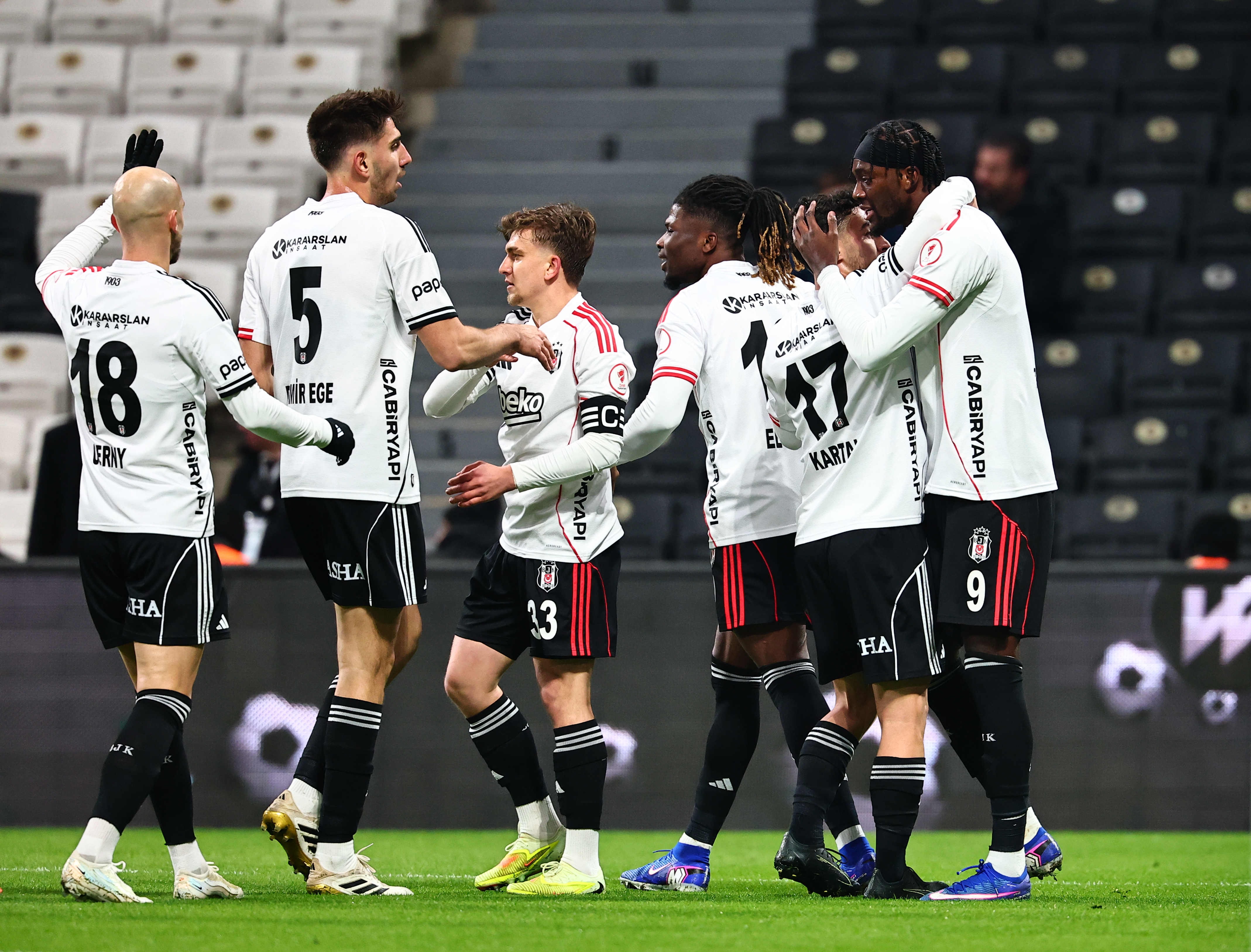 Beşiktaş ocakta yolladığı yıldızdan para basıyor