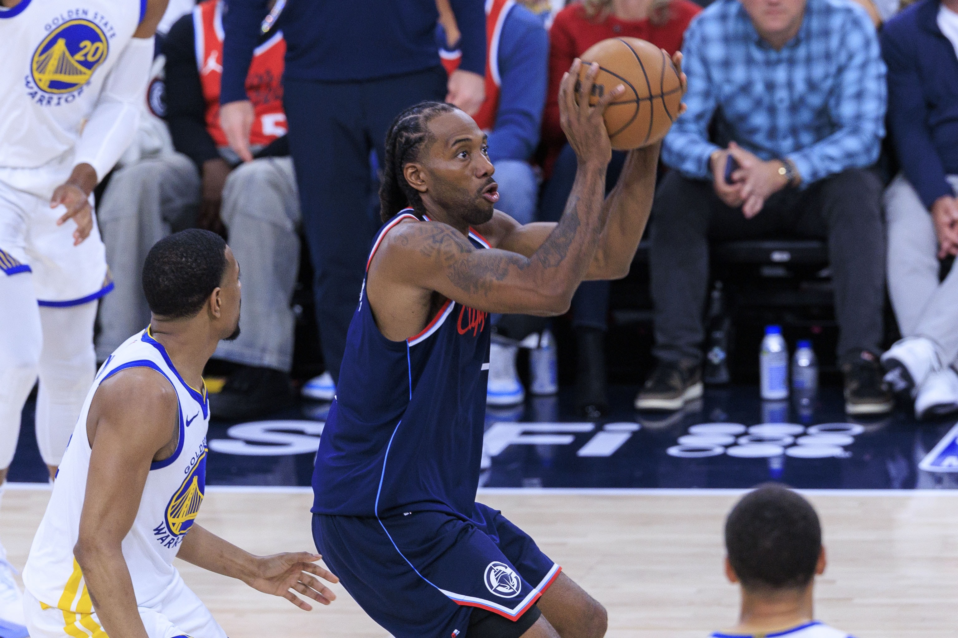 Toronto Raptors'tan Kawhi Leonard'a yeni sözleşme