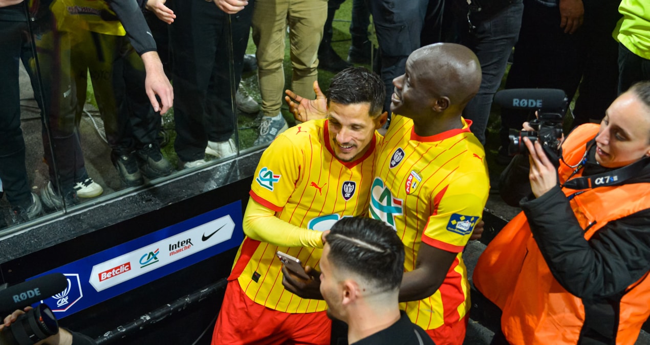 Fenerbahçe’nin istediği yıldıza tekme tokat saldırdılar