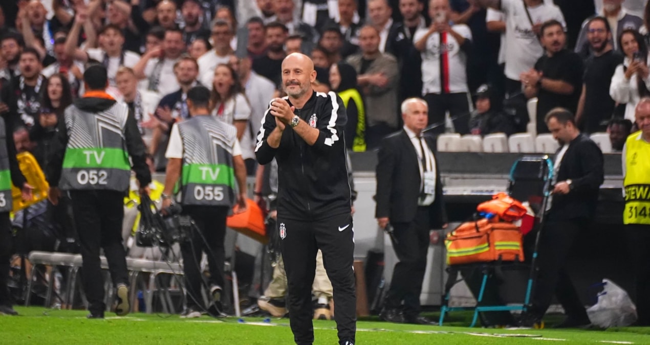 Maç bitti, Italiano’ya özel şarkı çaldı! İtalyan hocaya Beşiktaş tribünlerinden büyük destek