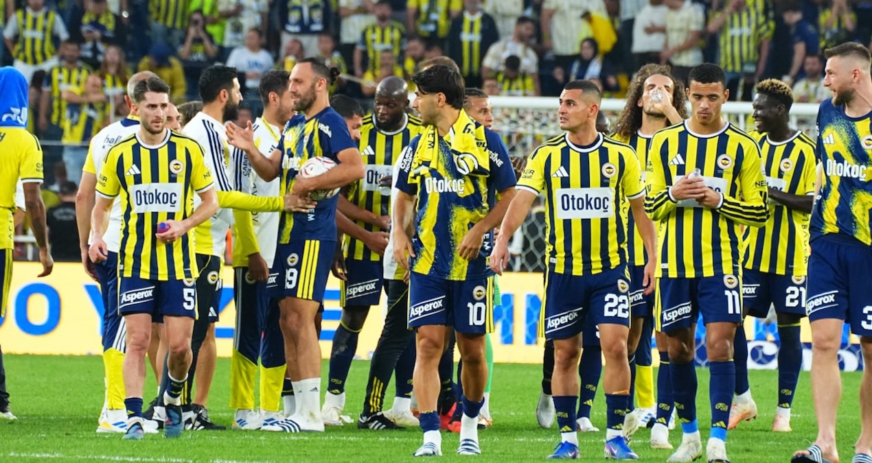 Galatasaray ve Beşiktaş’ın kaybettiği haftayı 8-0’lık Eyüp galibiyetiyle kapatan Kanarya’da yüzler güldü! Fener’e huzur geldi