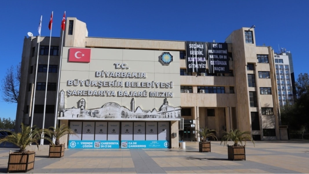 Diyarbakır Büyükşehir Belediyesi Eş Başkanlığı'na Emin Ay getirildi