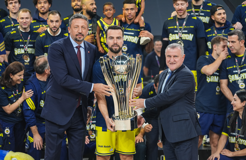 Melih Mahmutoğlu: "Hedeflediğimiz 3 kupa daha var"