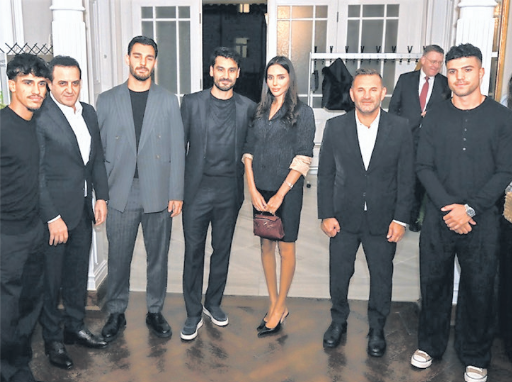 Kriz iddialarına Okan Buruk'tan fotoğraflı yanıt