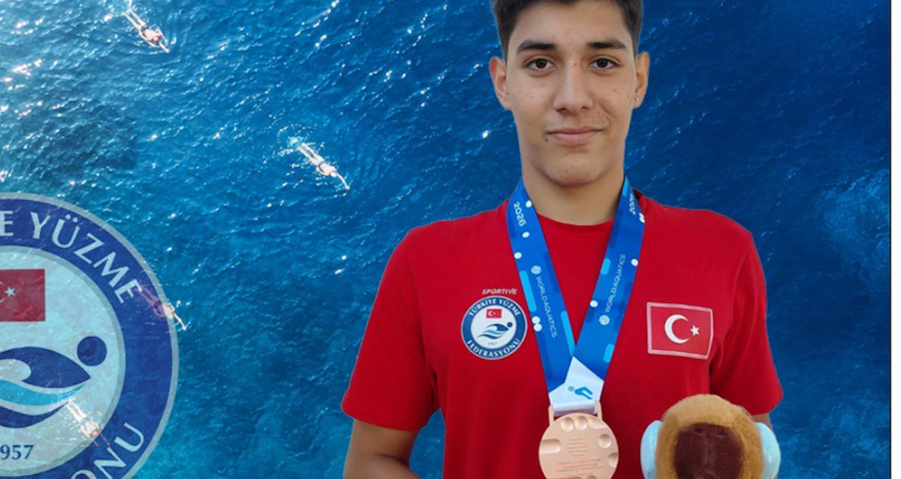 Milli yüzücü İbrahim Burhan’dan bronz madalya