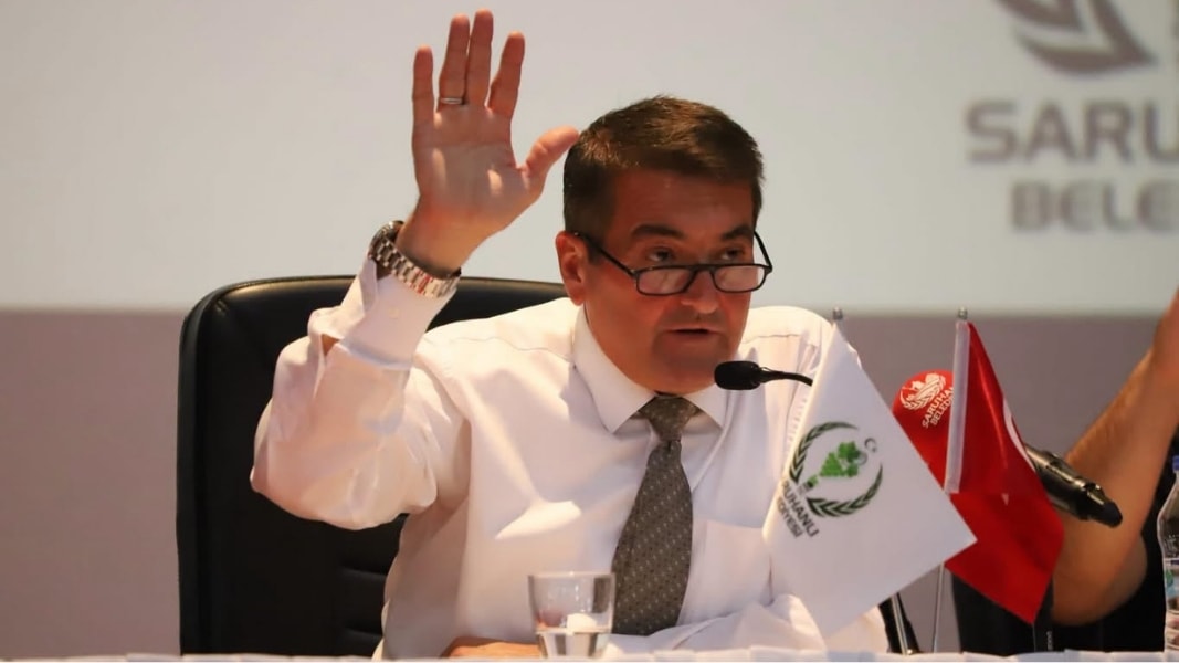 AKP'li belediye başkanı elini makineye kaptırdı; acil ameliyata alındı