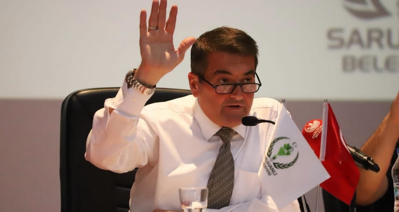 Belediye başkanı elini makineye kaptırdı; acil ameliyata alındı