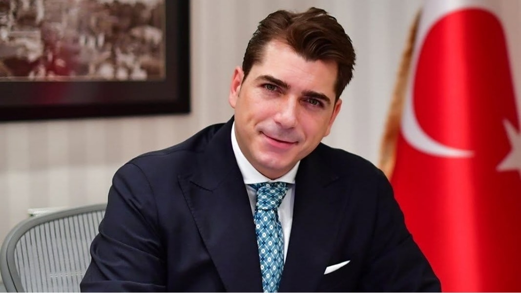 CHP’den istifa etti; AKP'ilerle el sıkıştı!