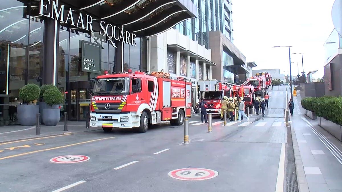 İstanbul'daki ünlü AVM'de korkutan yangın