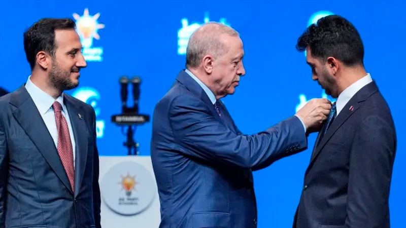 Dört belediye başkanı daha AKP'ye geçiyor