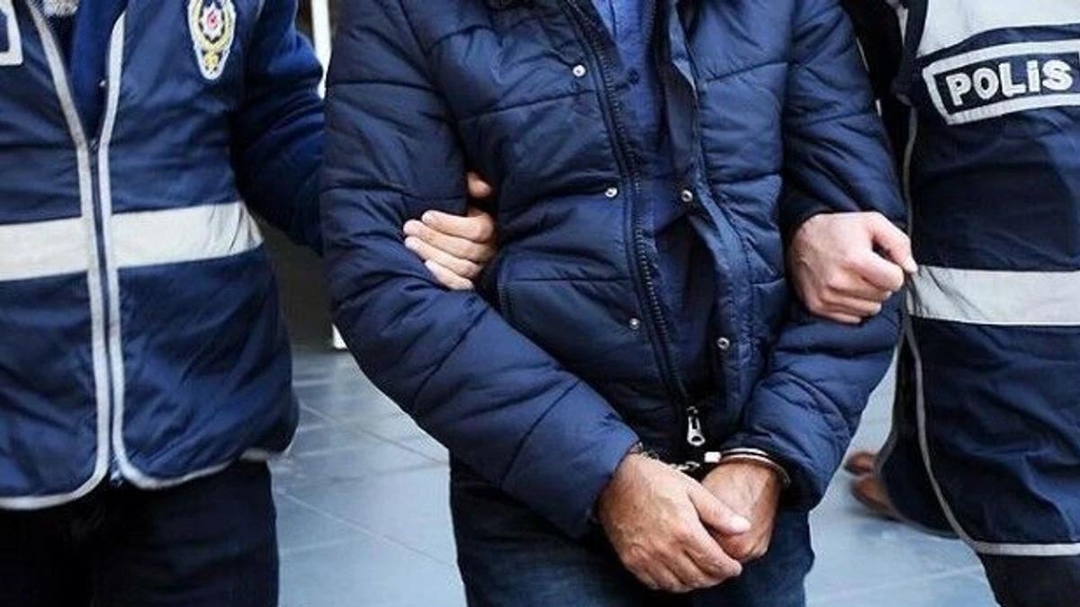 FETÖ/PDY’ye üye olma suçundan aranan şüpheli İzmir’de yakalandı
