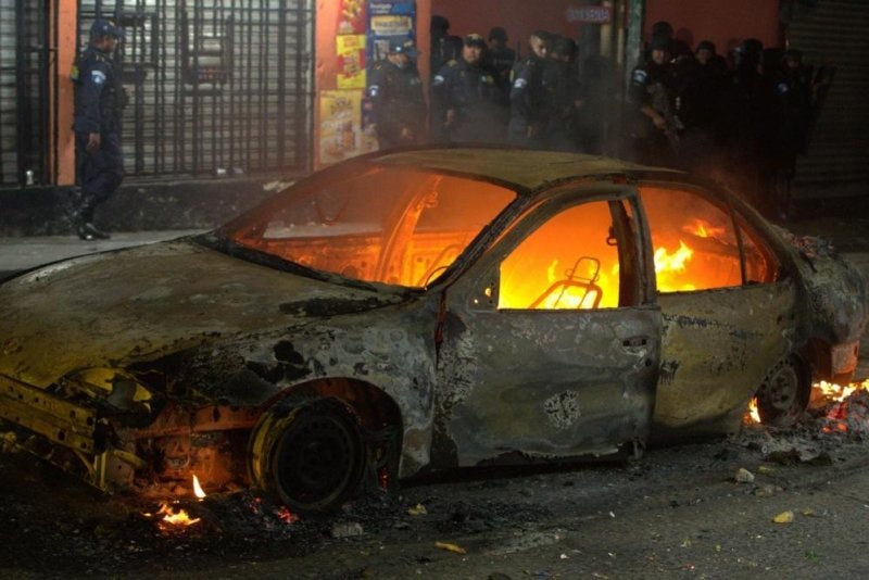 Petrol fiyatları 108'i gördü, dünyanın her yerinde isyanlar başladı