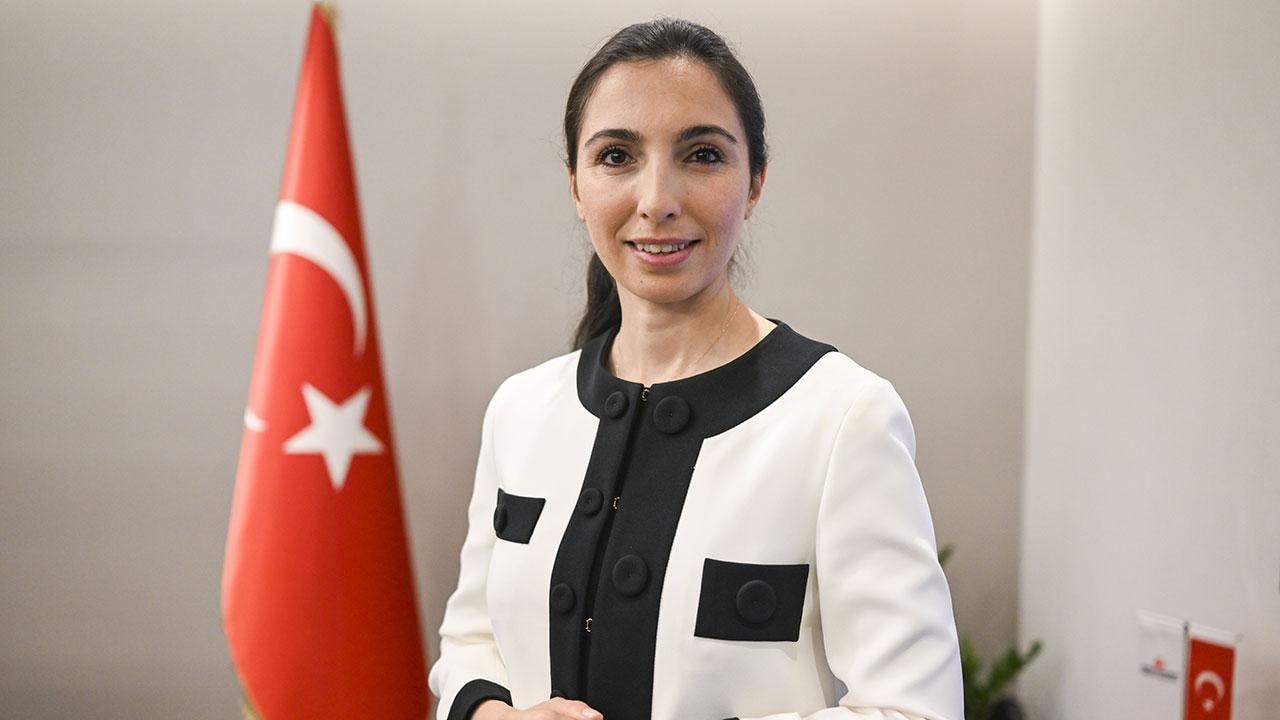 "Dua et babam uyuyor, yoksa silahını çekip hepinizi vururdu"