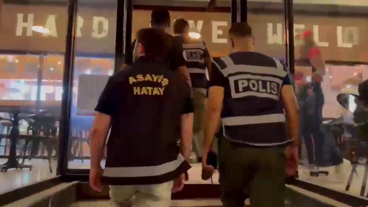 Hatay'da aranan 11 kişiye kelepçe