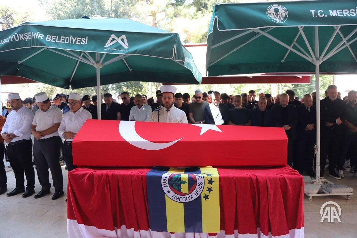 Derbiyi izlerken hayatını kaybeden taraftar son yolculuğuna uğurlandı