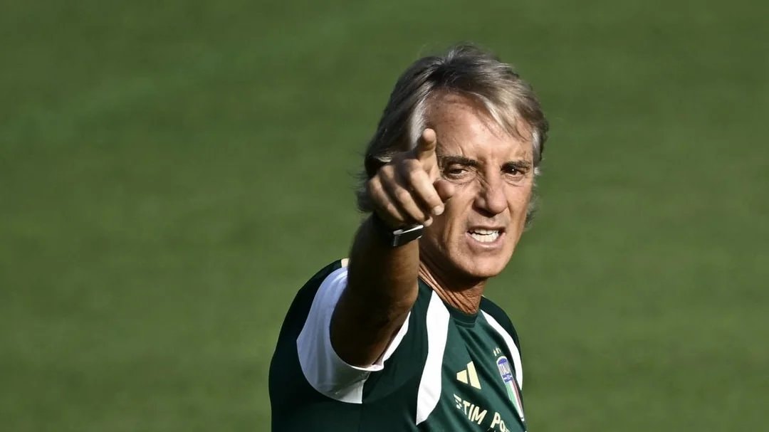 Mancini Türkiye maçı öncesi 10 futbolcuyu kadrodan çıkardı