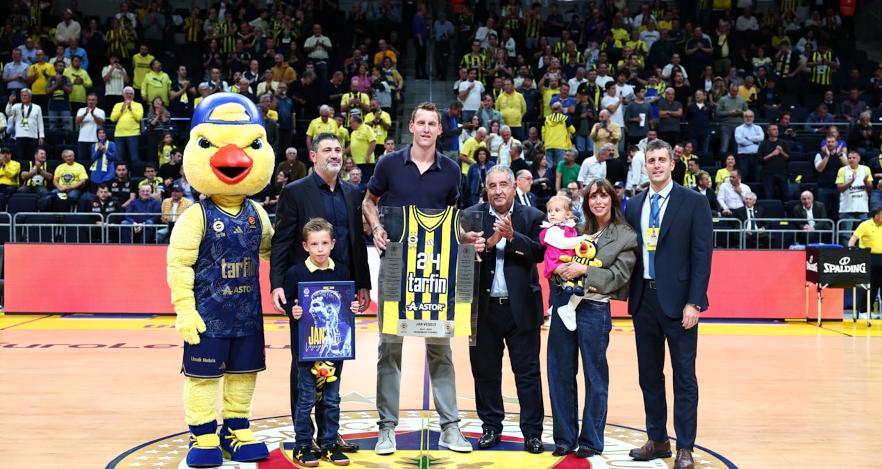 Fenerbahçe maç öncesi eski yıldızına veda etti