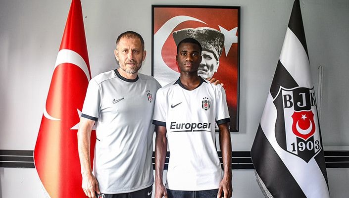 14 yaşında Beşiktaş'a imzayı attı! Siyah-beyazlılara Fildişili orta saha