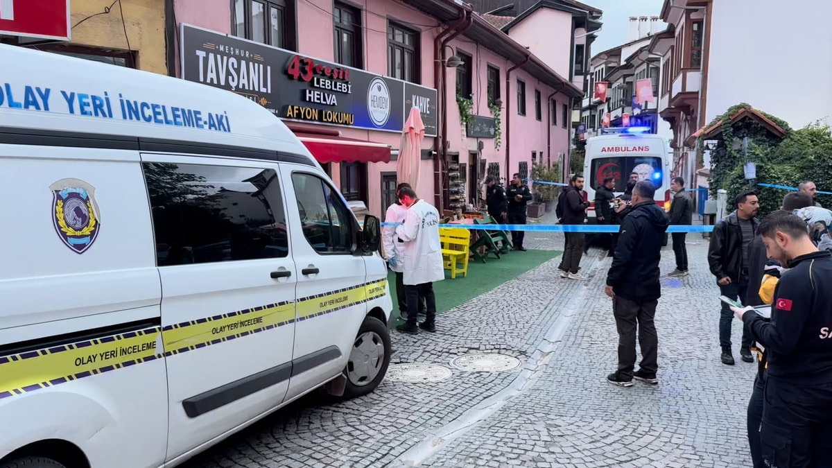 İki çocuk annesi İş yerinde bıçaklanarak öldürüldü
