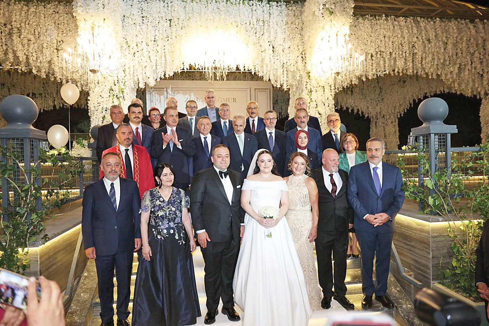 AKP’lileri ve bakanları buluşturan düğün