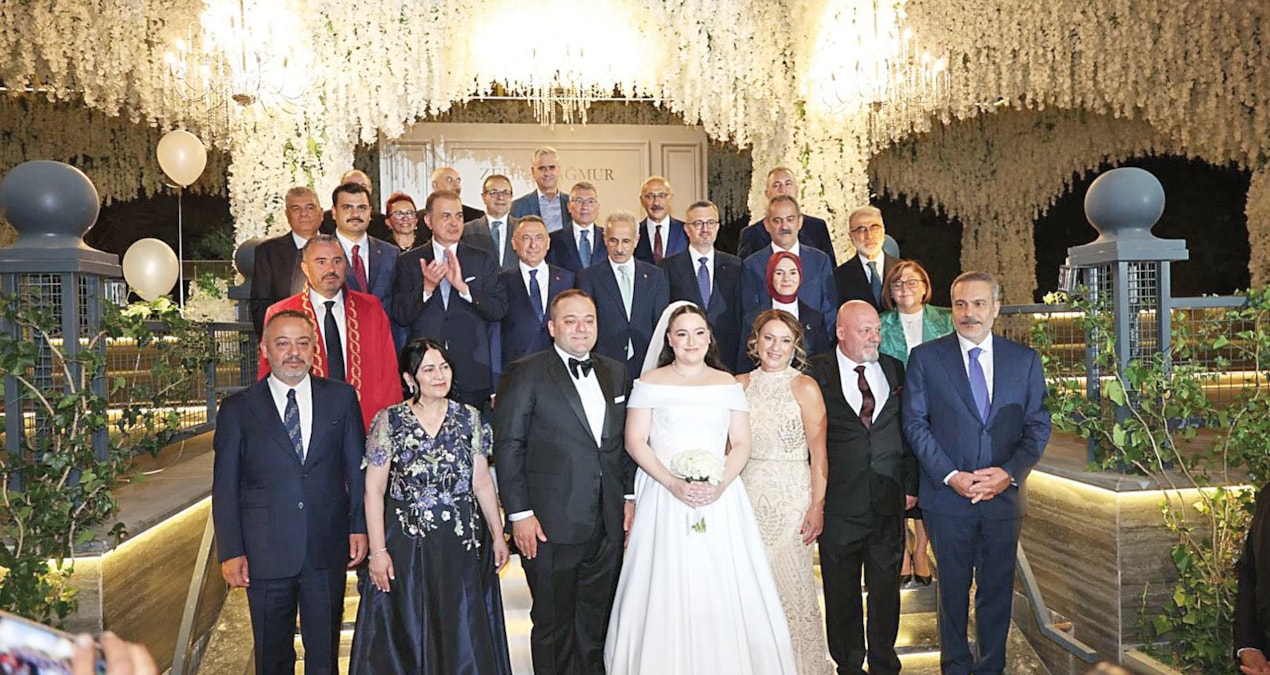 AKP’lileri ve bakanları buluşturan düğün