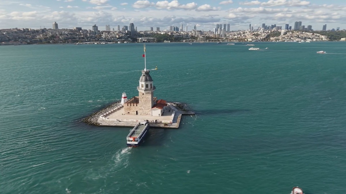 İstanbul'da yağmur sonrası denizin rengi değişti