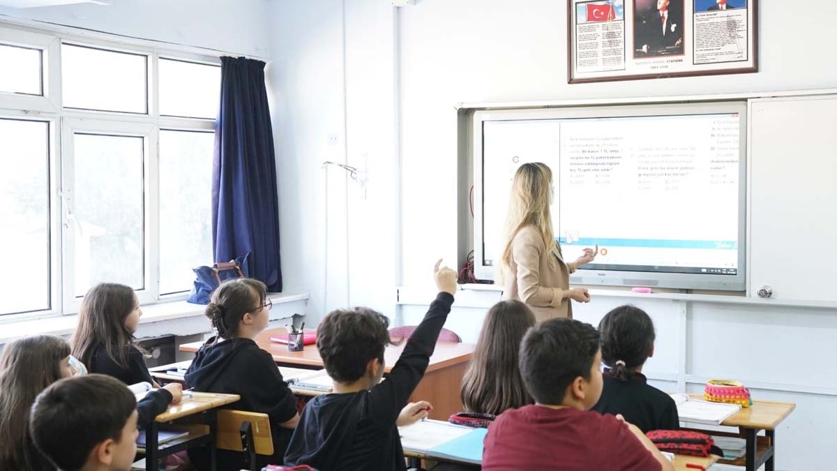 Öğretmenlerin merakla beklediği tarih belli oldu
