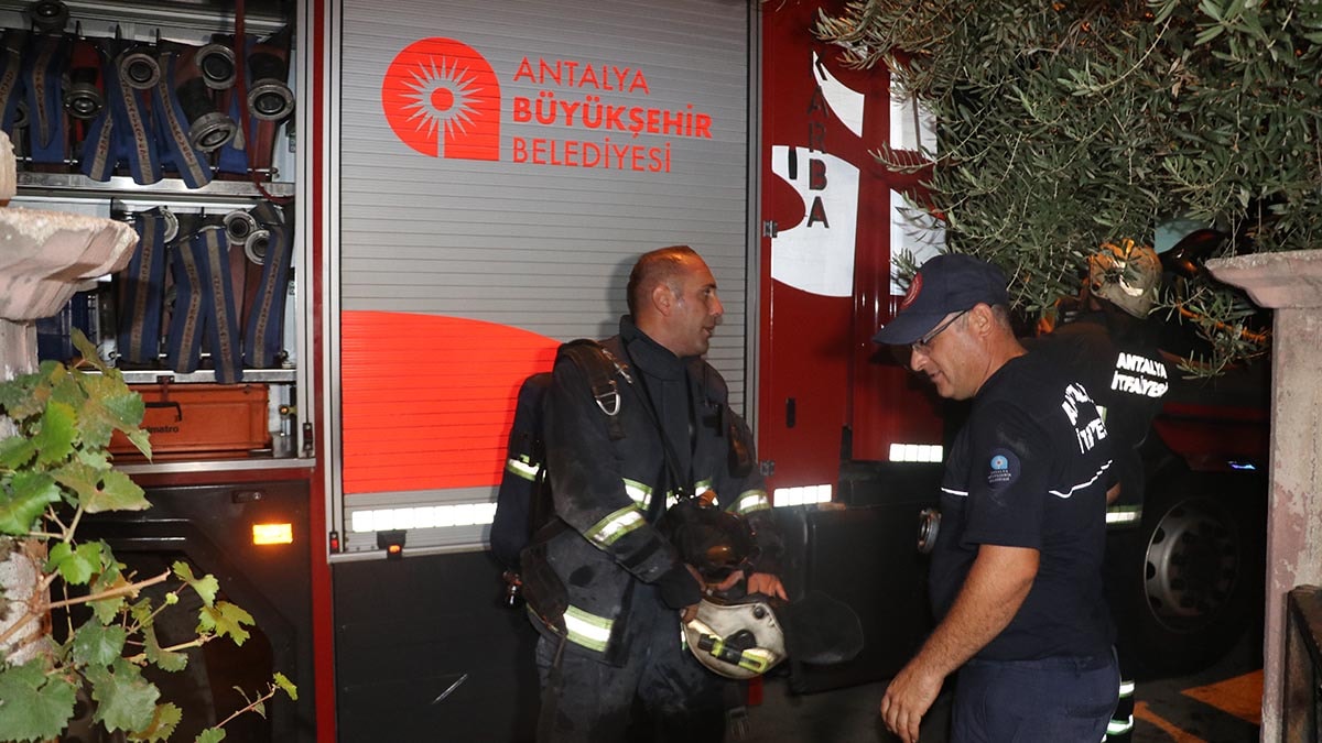 Kayıp gencin evinde yangın çıktı; komşular müdahale etti