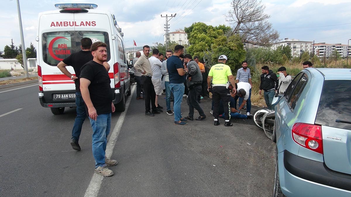 Kilis'te motosiklet ile otomobil çarpıştı: 2 yaralı