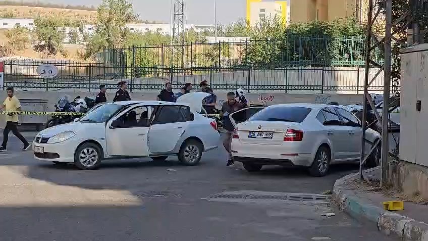 Kavgada silahlar &ccedil;ekildi! Biri ağır iki yaralı