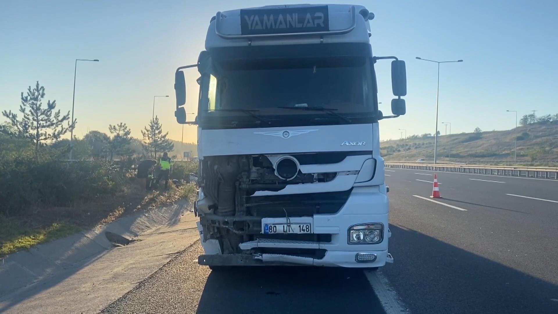 Kuzey Marmara Otoyolu'nda TIR hafif ticari araca çarptı: 1'i çocuk, 5 yaralı