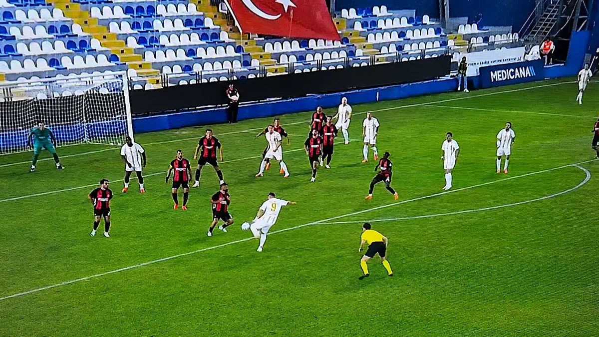 Süper Lig'den düşen iki takım 1-1'ini üzmedi