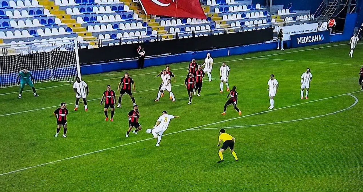 Süper Lig'den düşen iki takım 1-1'ini üzmedi