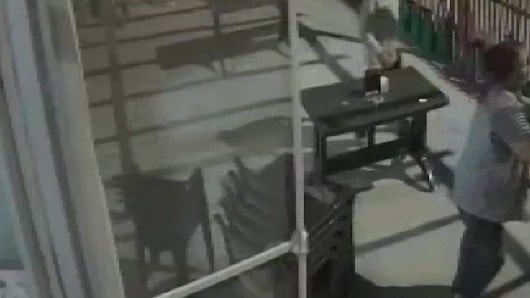 Lokanta basıp işletmeci çifte saldırdılar